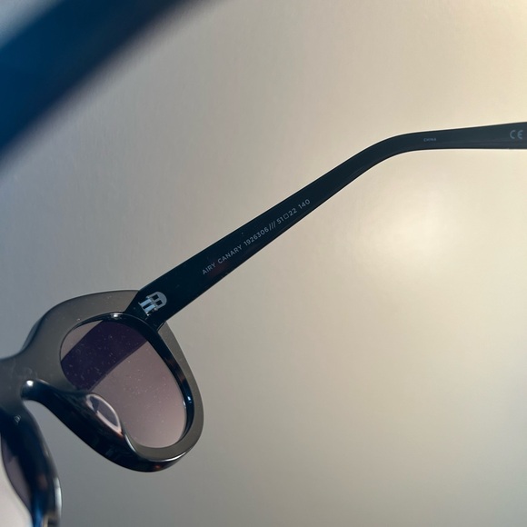 Le Specs Airy Canary in black and tortoise - Picture 5 of 6